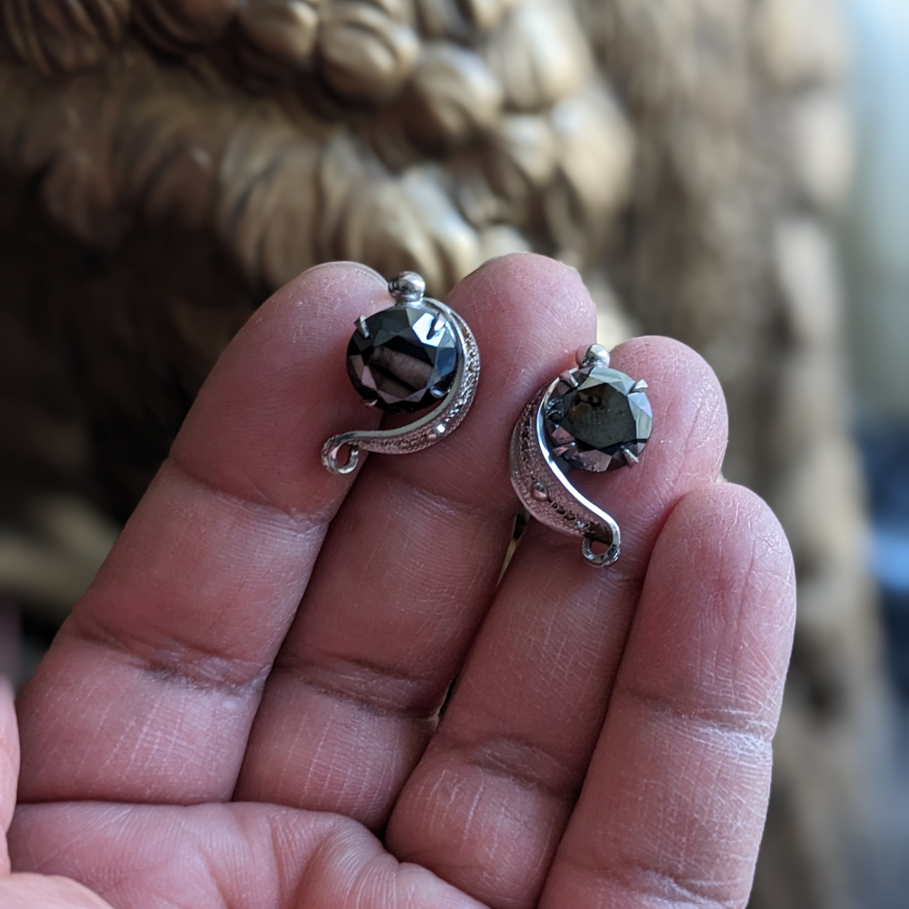   pair of vintage Sorrento screw-back earrings in sterling silver 925